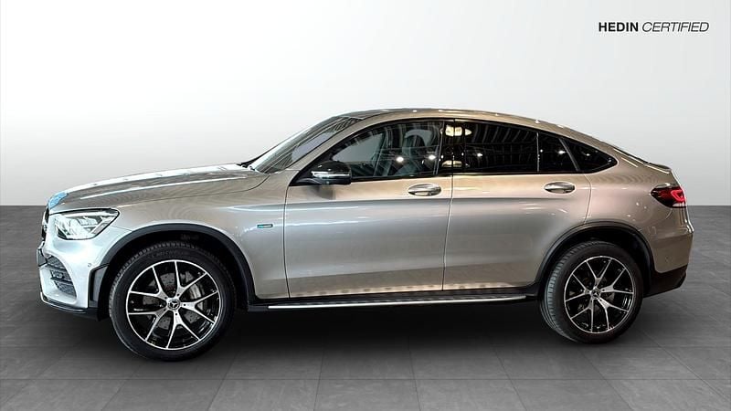 Begagnad Mercedes GLC300e Night 333 HK (244 kW) 2021 Silver Sportkupé