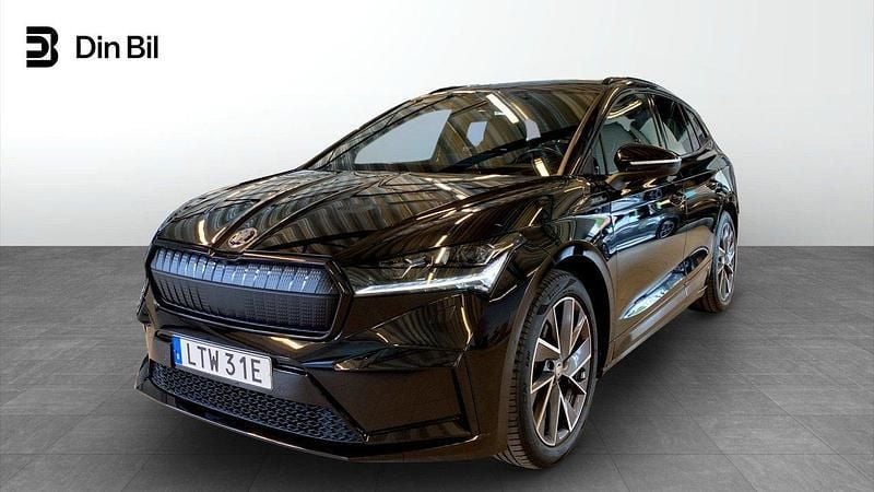 Svart Begagnad 2022 Skoda Enyaq iV SportLine SUV | 394 500 kr (Marknadspris) - Bild 1/4