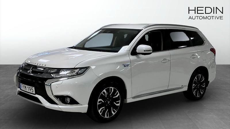 Svart Begagnad 2018 Mitsubishi Outlander P-HEV Kombi | 199 900 kr - Bild 1/4