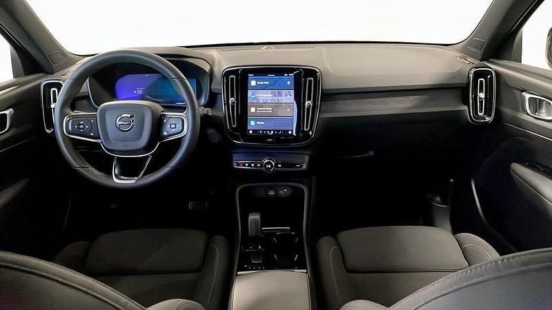 Begagnad Volvo XC40 Single Motor 175 kW (238 HK) 2022 Svart SUV