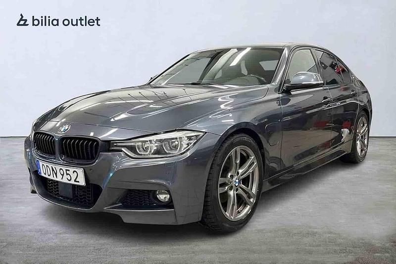Grå Begagnad 2016 BMW 330e Sedan | 179 900 kr - Bild 1/1