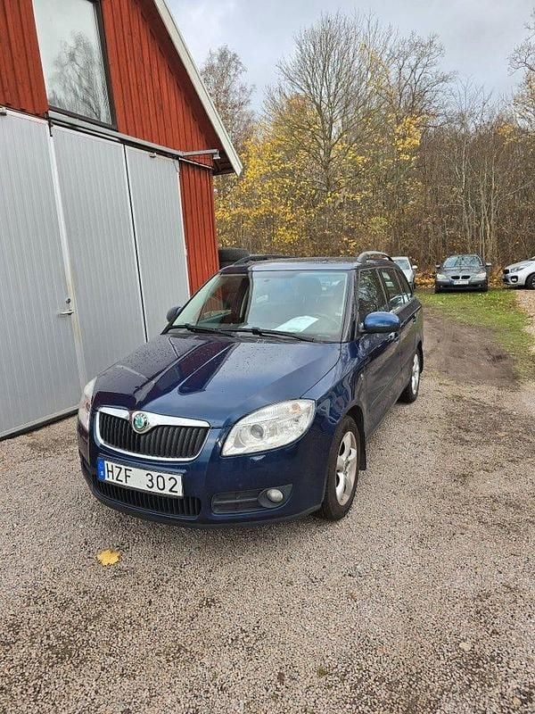 Blå Begagnad 2009 Skoda Fabia Kombi | 35 000 kr (Lite dyr) - Bild 1/4