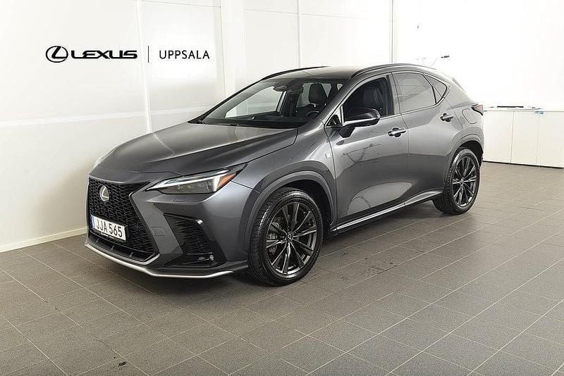 Grå Begagnad 2024 Lexus NX450h+ SUV | 629 900 kr (Lite dyr) - Bild 1/4