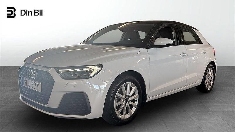 Glaciärvit metallic Begagnad 2022 Audi A1 Sportback Proline Halvkombi | 239 900 kr (Marknadspris) - Bild 1/4