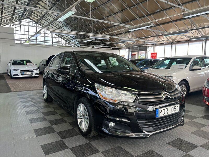 Flerfärgad Begagnad 2013 Citroën C4 Halvkombi | 59 000 kr (Marknadspris) - Bild 1/4