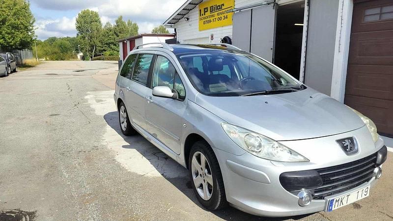 Ljusgrå Begagnad 2007 Peugeot 307 Kombi | 27 900 kr (Lite dyr) - Bild 1/4