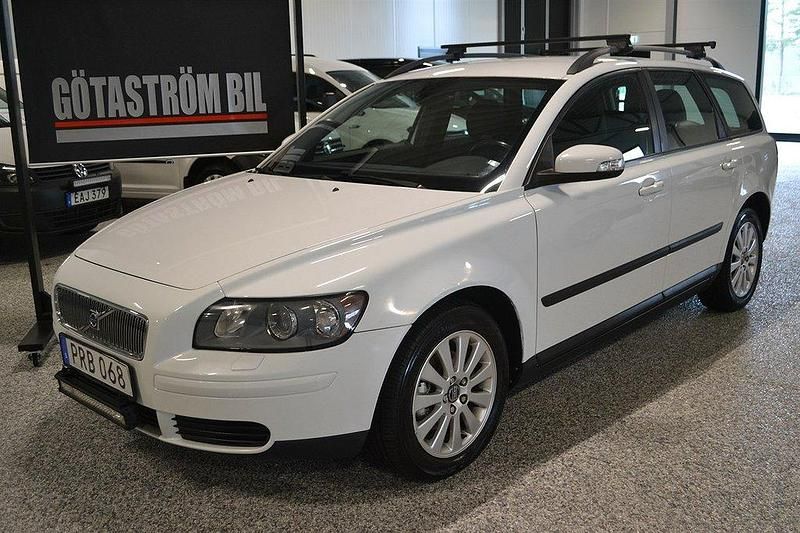 Vit Begagnad 2006 Volvo V50 Business Edition Kombi | 25 000 kr (Marknadspris) - Bild 1/4