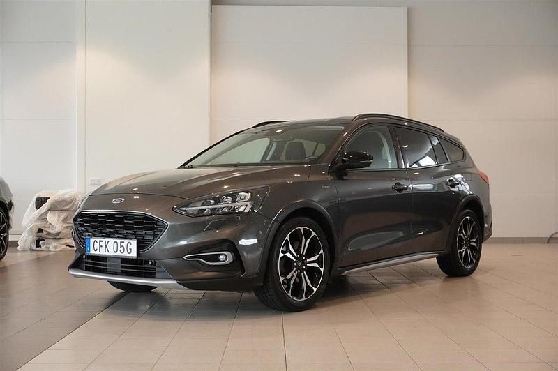 Grå Begagnad 2019 Ford Focus Active Kombi | 144 800 kr (Bra pris) - Bild 1/4