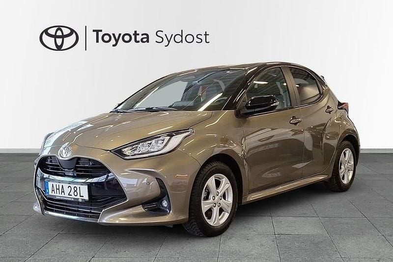 Grön Begagnad 2024 Toyota Yaris Hybrid Style | 269 000 kr (Superpris) - Bild 1/3