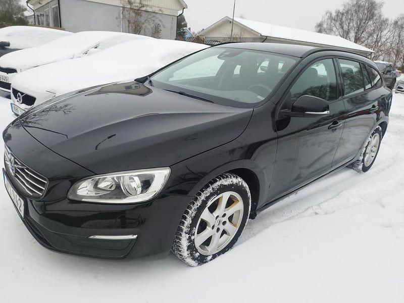 Svart Begagnad 2015 Volvo V60 Kinetic Kombi | 94 900 kr (Bra pris) - Bild 1/3