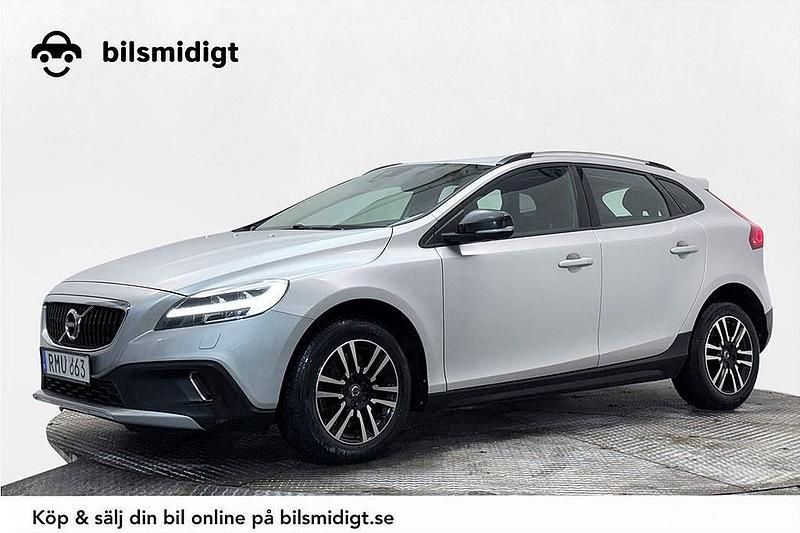 Silver Begagnad 2017 Volvo V40 CC Momentum Kombi | 159 900 kr (Marknadspris) - Bild 1/3