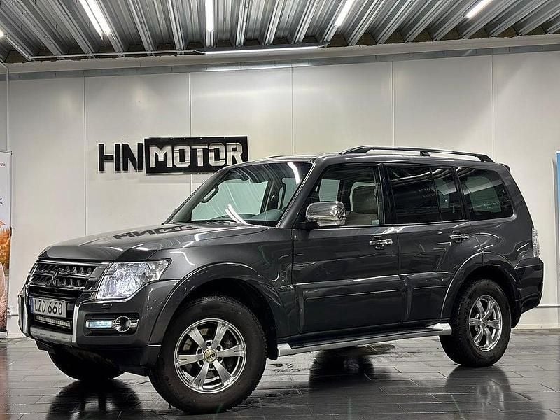 Begagnad Mitsubishi Pajero 200 HK (147 kW) 2014 Grå SUV