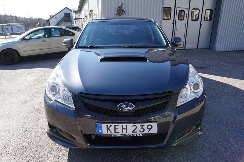 Mörkgrå (grå) Begagnad 2009 Subaru Legacy Kombi | 49 900 kr (Marknadspris) - Bild 1/4
