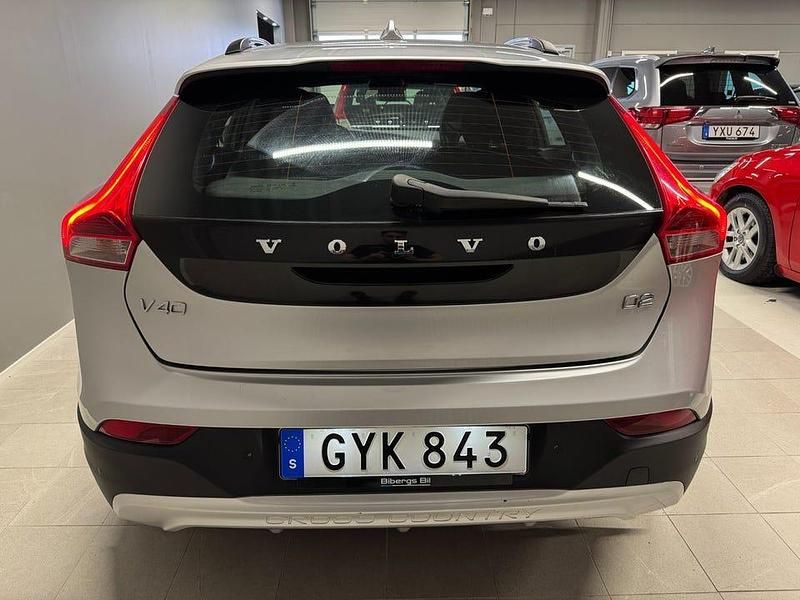 Begagnad Volvo V40 CC Ocean Race 120 HK (88 kW) 2016 Silver Kombi