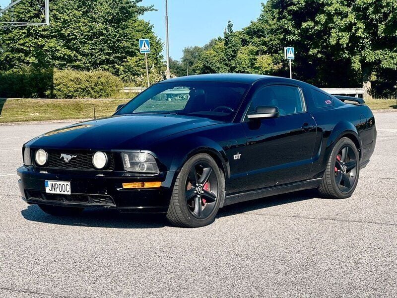 Svart Begagnad 2006 Ford Mustang GT Sportkupé | 149 800 kr (Superpris) - Bild 1/4