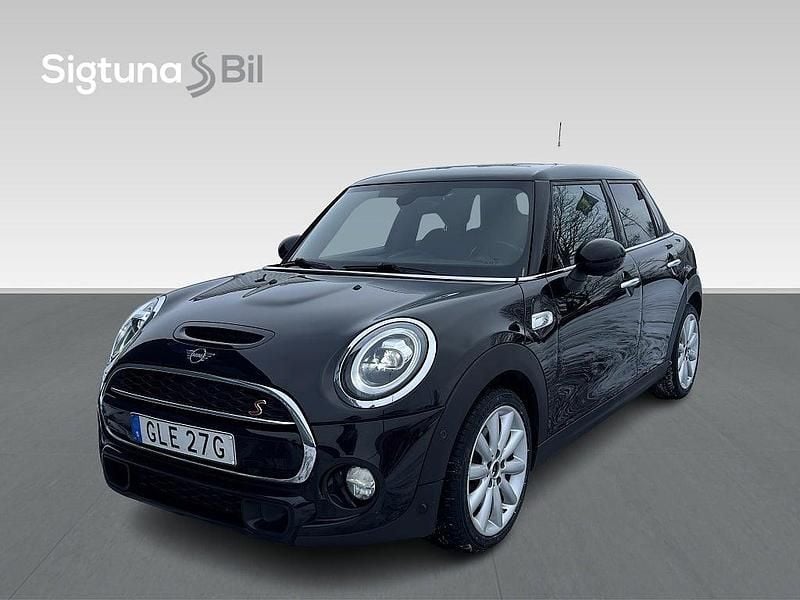 Svart Begagnad 2019 Mini Cooper S Halvkombi | 189 900 kr (Marknadspris) - Bild 1/3