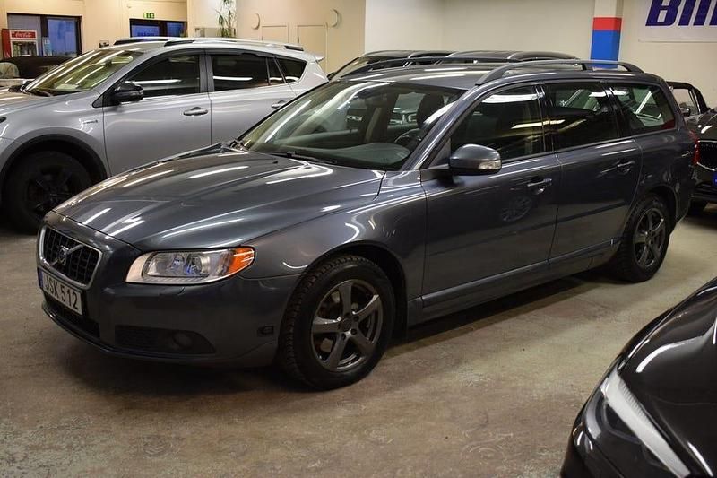 Begagnad Volvo V70 Momentum 146 HK (107 kW) 2009 Grå Kombi