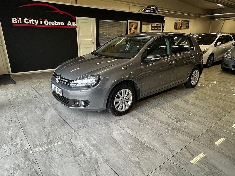 Grå Begagnad 2011 VW Golf VII Halvkombi | 64 900 kr (Marknadspris) - Bild 1/4