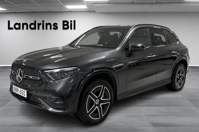 Grafitgrå metallic Begagnad 2023 Mercedes GLC300 AMG Line Premium SUV | 579 900 kr - Bild 1/4