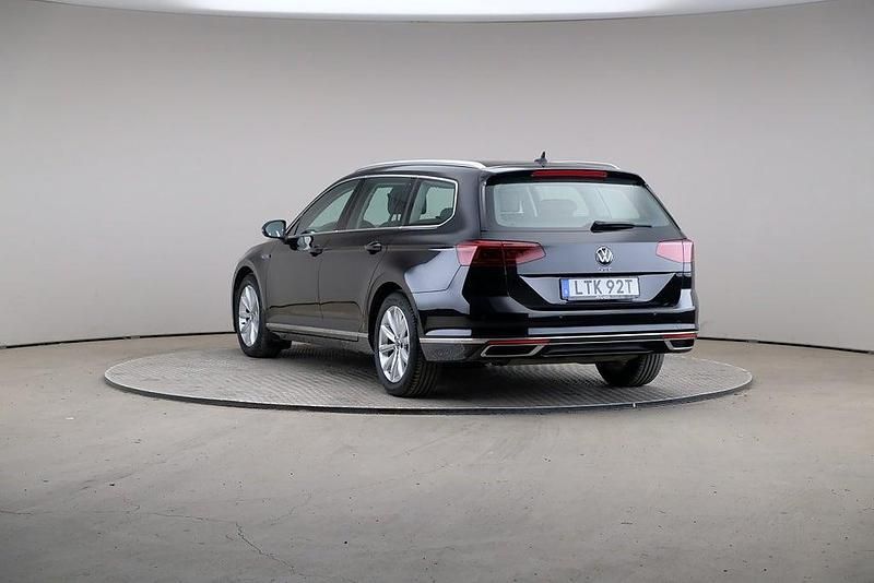 Begagnad VW Passat Business 218 HK (160 kW) 2022 Svart Kombi