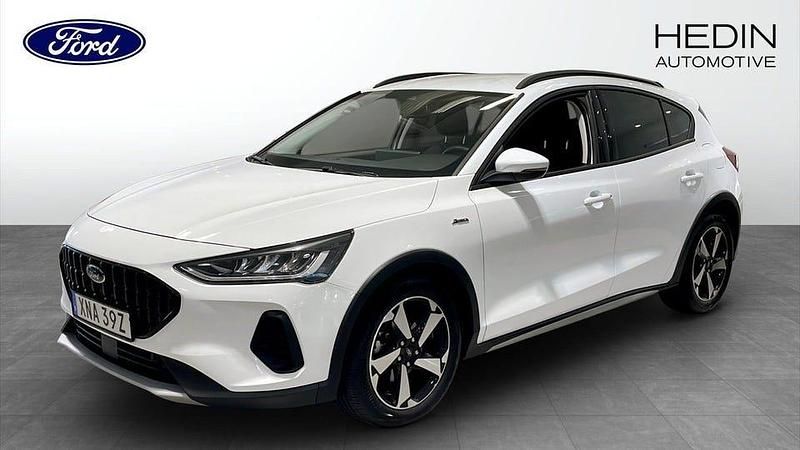 Vit Begagnad 2023 Ford Focus Active Halvkombi | 219 900 kr (Lite dyr) - Bild 1/4