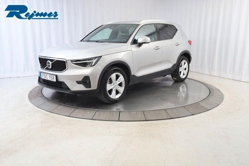 Silver Begagnad 2023 Volvo XC40 Core SUV | 314 900 kr (Superpris) - Bild 1/4