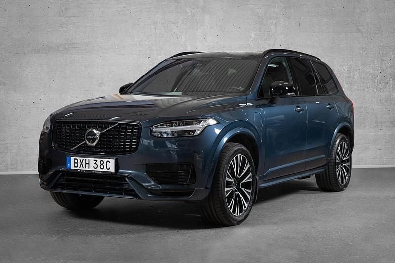 Mörkblå (blå) Begagnad 2023 Volvo XC90 Ultimate SUV | 629 000 kr (Marknadspris) - Bild 1/4