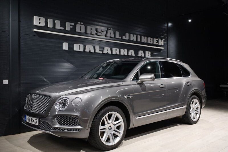 Grå Begagnad 2017 Bentley Bentayga SUV | 999 000 kr - Bild 1/4