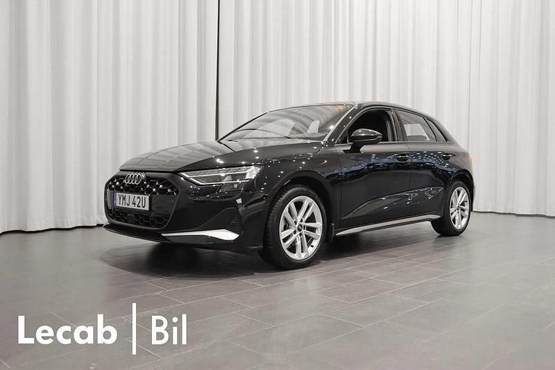 Mytsvart metallic Begagnad 2024 Audi A3 Advanced Plus | 289 500 kr (Marknadspris) - Bild 1/4