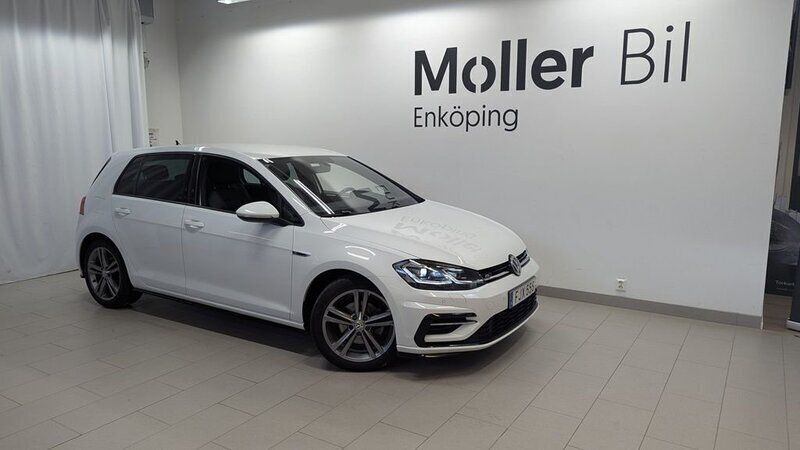 Vit (pure white) Begagnad 2020 VW Golf VII R-line Halvkombi | 149 900 kr (Bra pris) - Bild 1/4