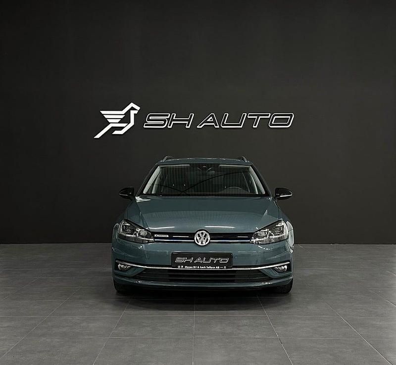 Begagnad VW Golf VIII 131 HK (96 kW) 2020 Blå Kombi