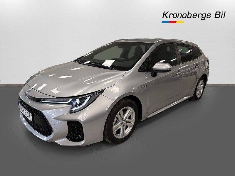 Silver metallic Begagnad 2023 Suzuki Swace Kombi | 299 900 kr (Lite dyr) - Bild 1/4