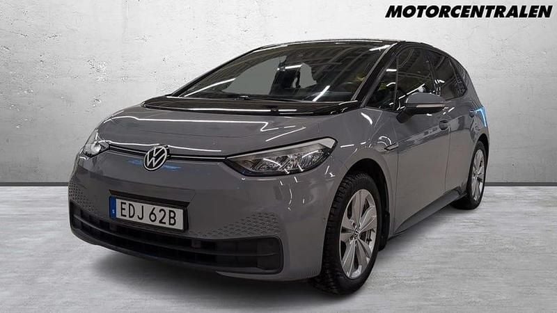 Grå Begagnad 2023 VW ID.3 Pro Performance Halvkombi | 275 000 kr (Marknadspris) - Bild 1/4