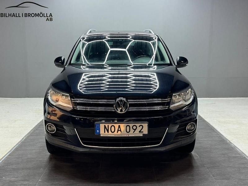 Svart Begagnad 2013 VW Tiguan Sportline SUV | 129 900 kr (Marknadspris) - Bild 1/4