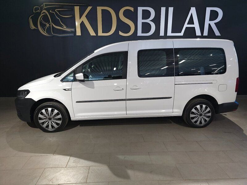 Vit Begagnad 2016 VW Caddy Maxi Life Life Minibuss | 109 900 kr (Superpris) - Bild 1/4