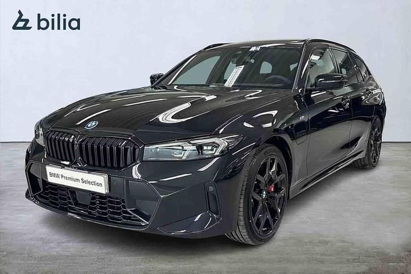 Svart Begagnad 2025 BMW 330e Kombi | 669 900 kr - Bild 1/1