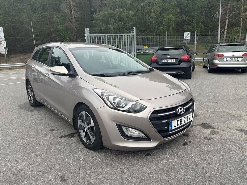 Ljusbrun Begagnad 2015 Hyundai i30 Comfort Kombi | 99 900 kr (Bra pris) - Bild 1/4