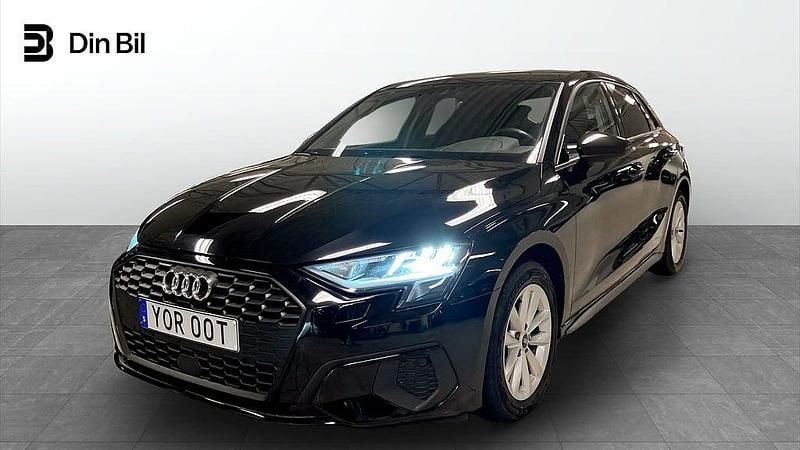 Svart Begagnad 2023 Audi A3 Sportback Proline Halvkombi | 249 000 kr (Marknadspris) - Bild 1/4