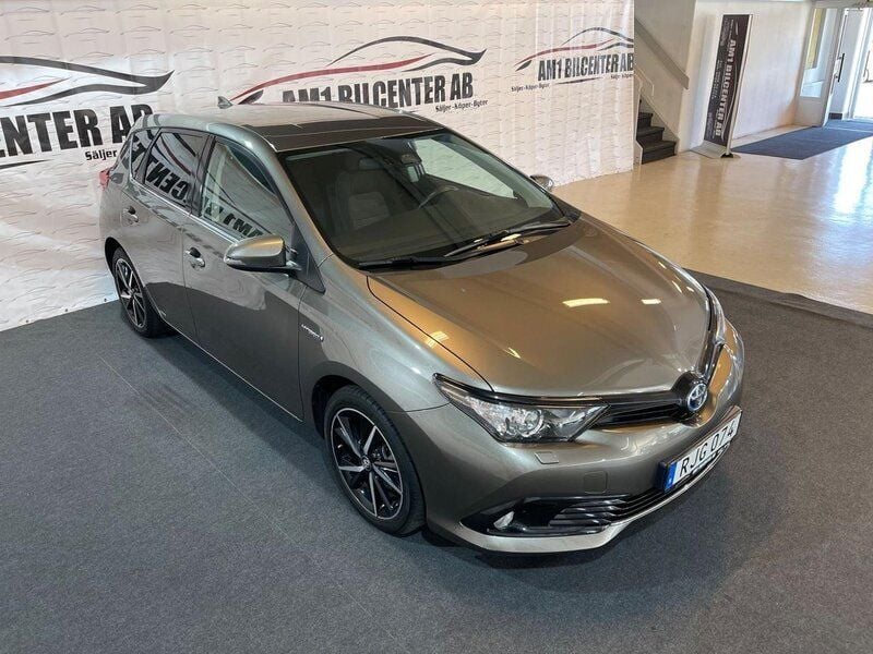 Begagnad Toyota Auris Hybrid Comfort 100 HK (73 kW) 2018 Mörkgrå Halvkombi