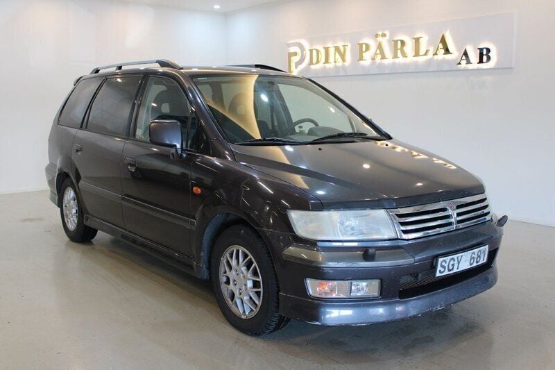 Ljusbrun (brun) Begagnad 2001 Mitsubishi Space Wagon Minibuss | 39 900 kr - Bild 1/4