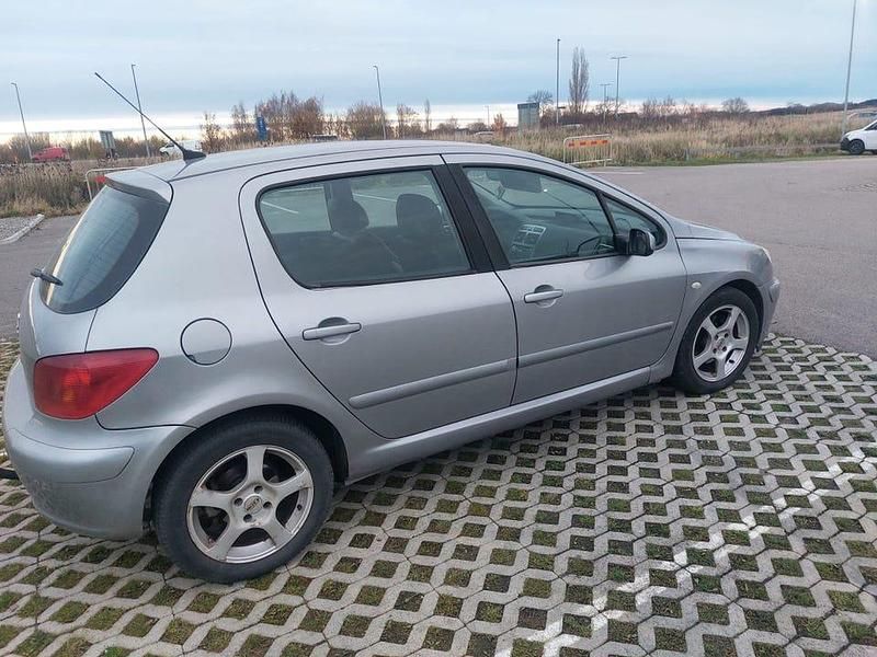 Begagnad 2005 Peugeot 307 Halvkombi | 18 000 kr (Marknadspris) - Bild 1/4