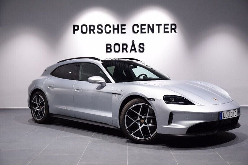 Silver Begagnad 2024 Porsche Taycan Sport Turismo Sedan | 1 149 000 kr - Bild 1/4