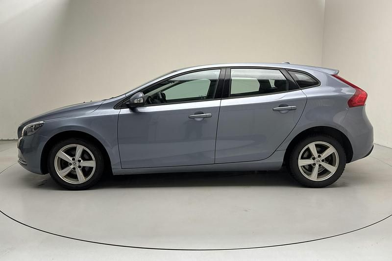 Begagnad Volvo V40 Kinetic 122 HK (89 kW) 2017 Ljusblå