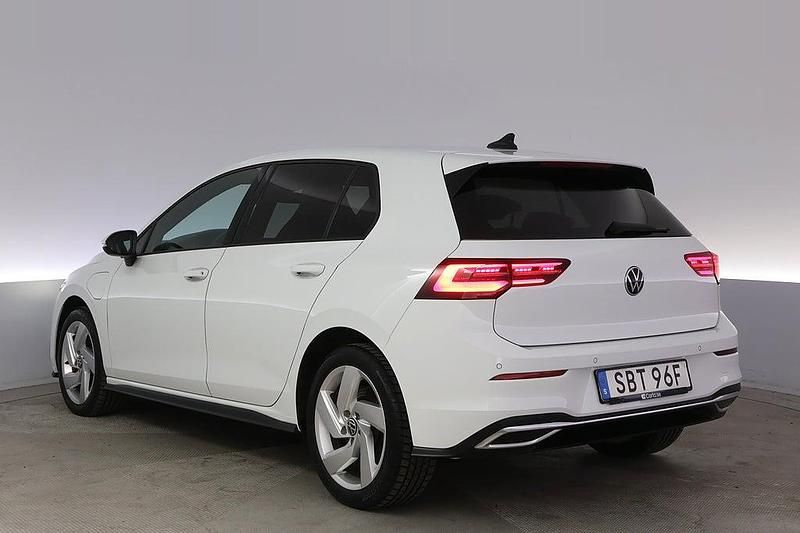 Begagnad VW Golf VIII IQ Drive 150 HK (110 kW) 2020 Vit Halvkombi