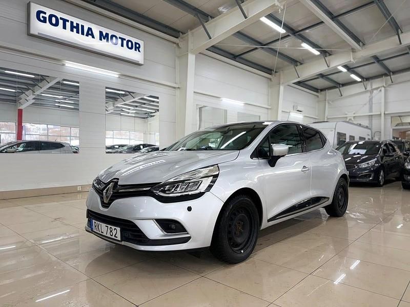 Silver Begagnad 2017 Renault Clio IV Intens Halvkombi | 79 900 kr (Marknadspris) - Bild 1/4