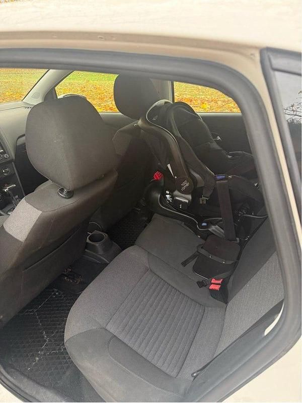 Begagnad VW Polo 90 HK (66 kW) 2010 Vit Halvkombi