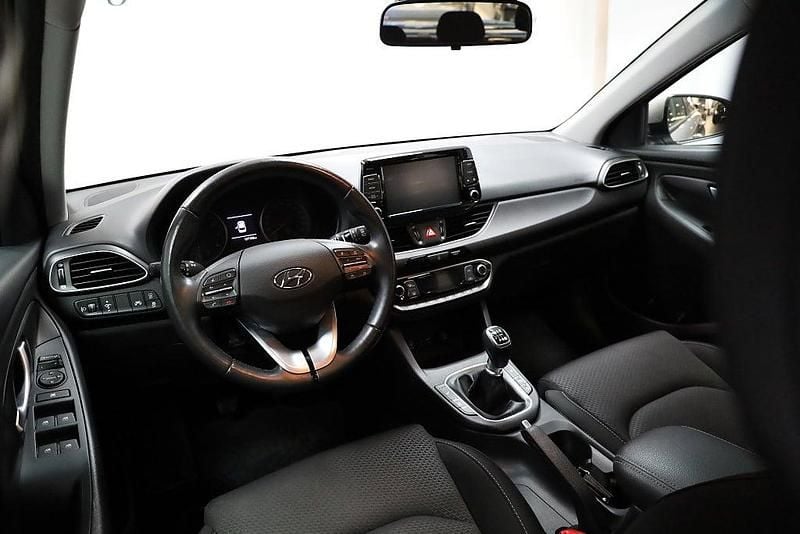 Begagnad Hyundai i30 Trend 120 HK (88 kW) 2018 Brun Halvkombi