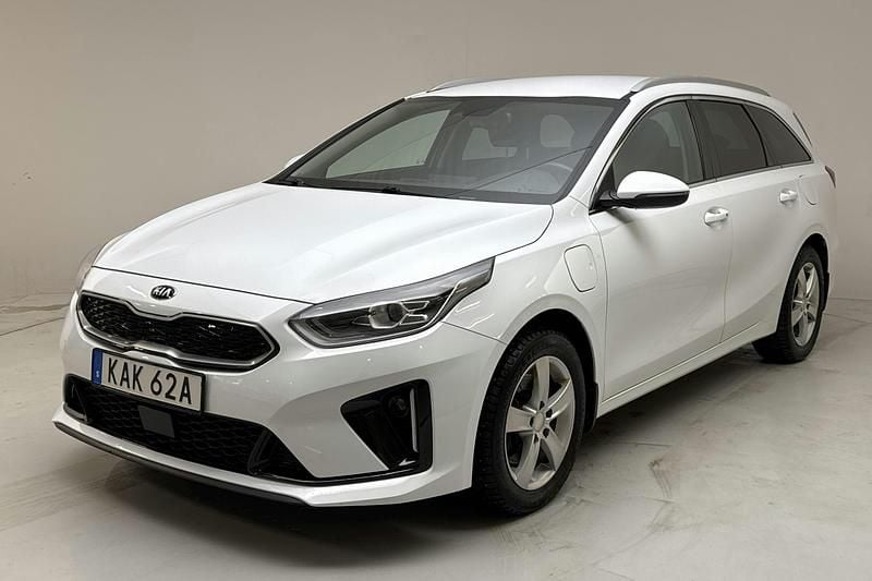 Vit Begagnad 2020 Kia Ceed Sportswagon Advance Kombi | 189 900 kr (Bra pris) - Bild 1/4