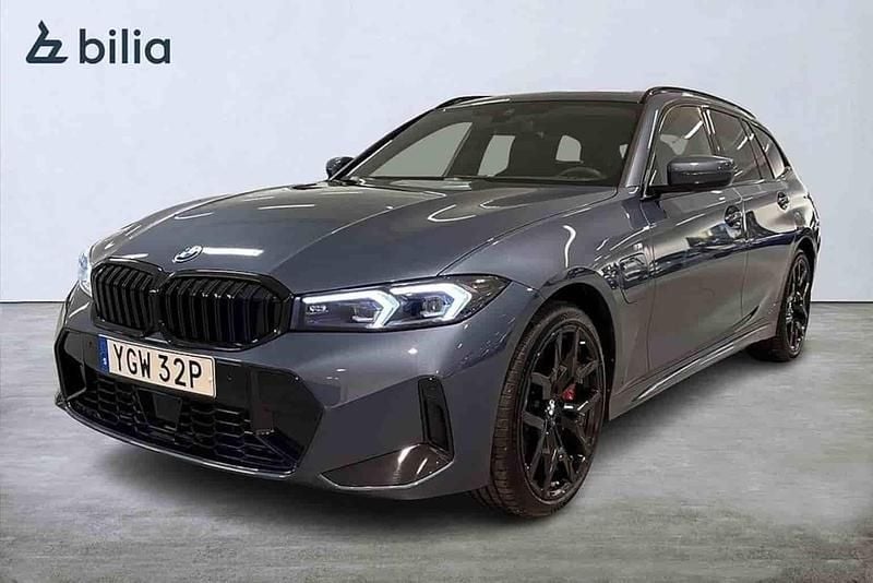 Blå Begagnad 2024 BMW 330e M Sport Kombi | 619 900 kr - Bild 1/1