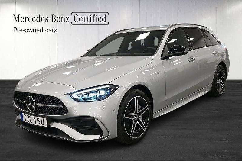 Hightech silver metallic Begagnad 2025 Mercedes C300 AMG Kombi | 519 000 kr - Bild 1/4